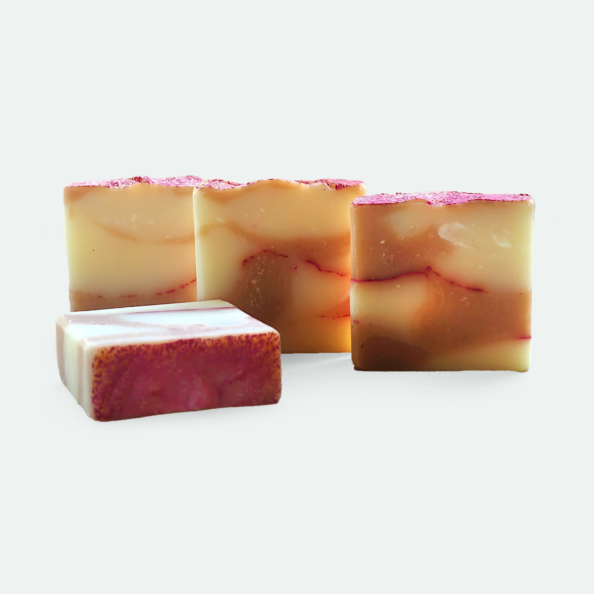 seife dazzling rose beige mit roten punkten